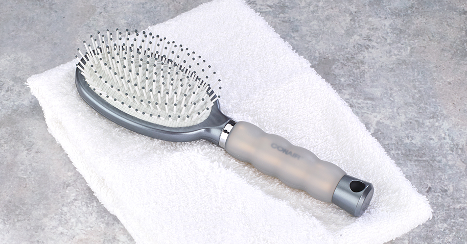 How to Clean Hairbrushes to Remove Lint and Buildup