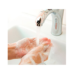 Lávate bien las manos antes de usar el tratamiento con parafina.