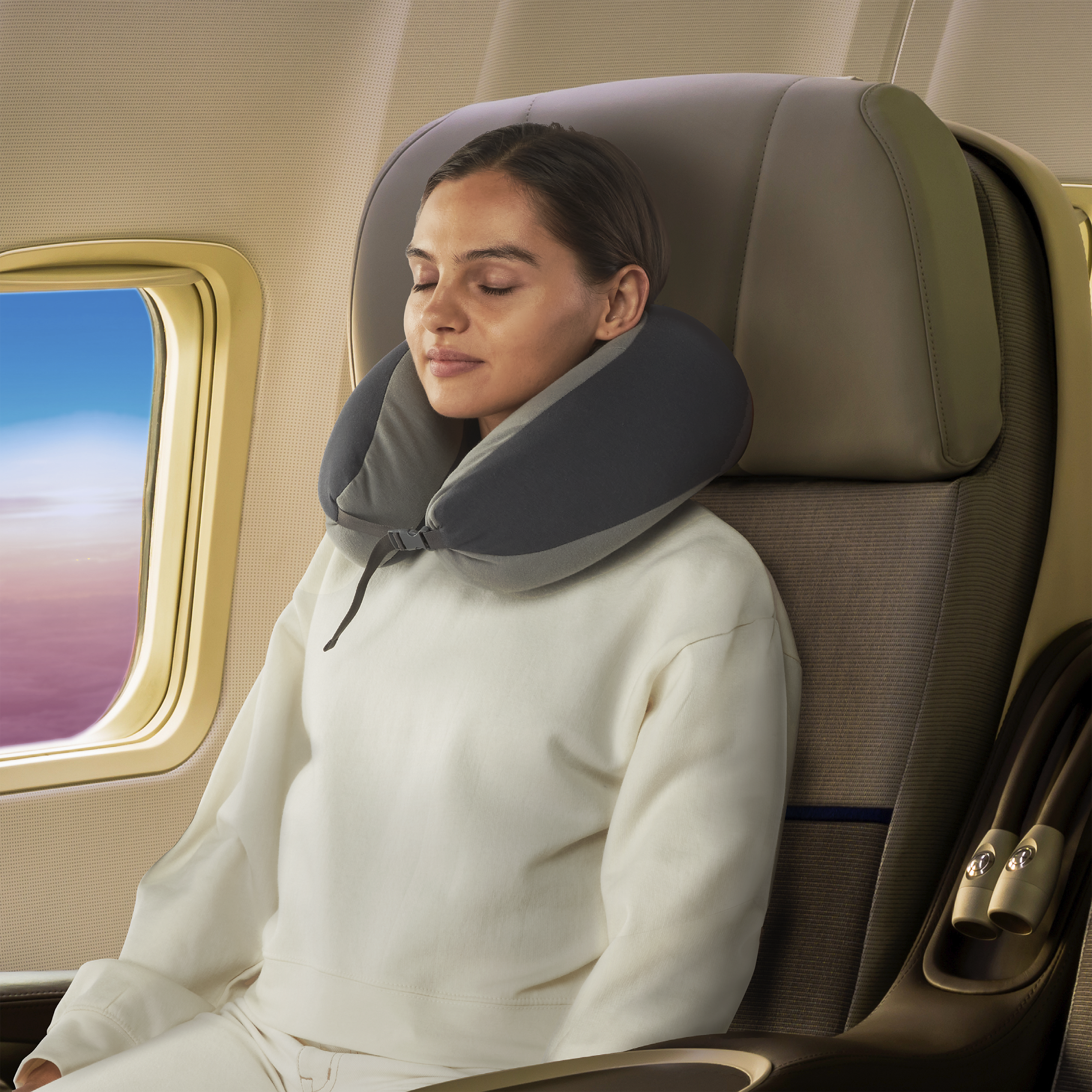 Almohada de viaje con relleno de microperlas para cuello y espalda, imagen número 2